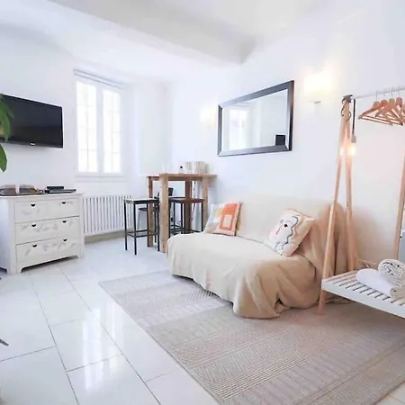 Cosy Situe En Plein Coeur Du Vieil Antibes. Apartment