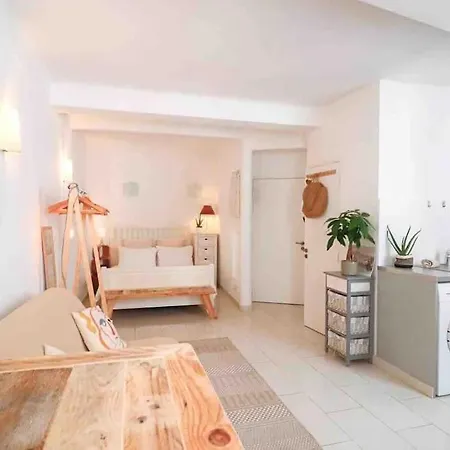 Apartment Cosy Situe En Plein Coeur Du Vieil Antibes. *